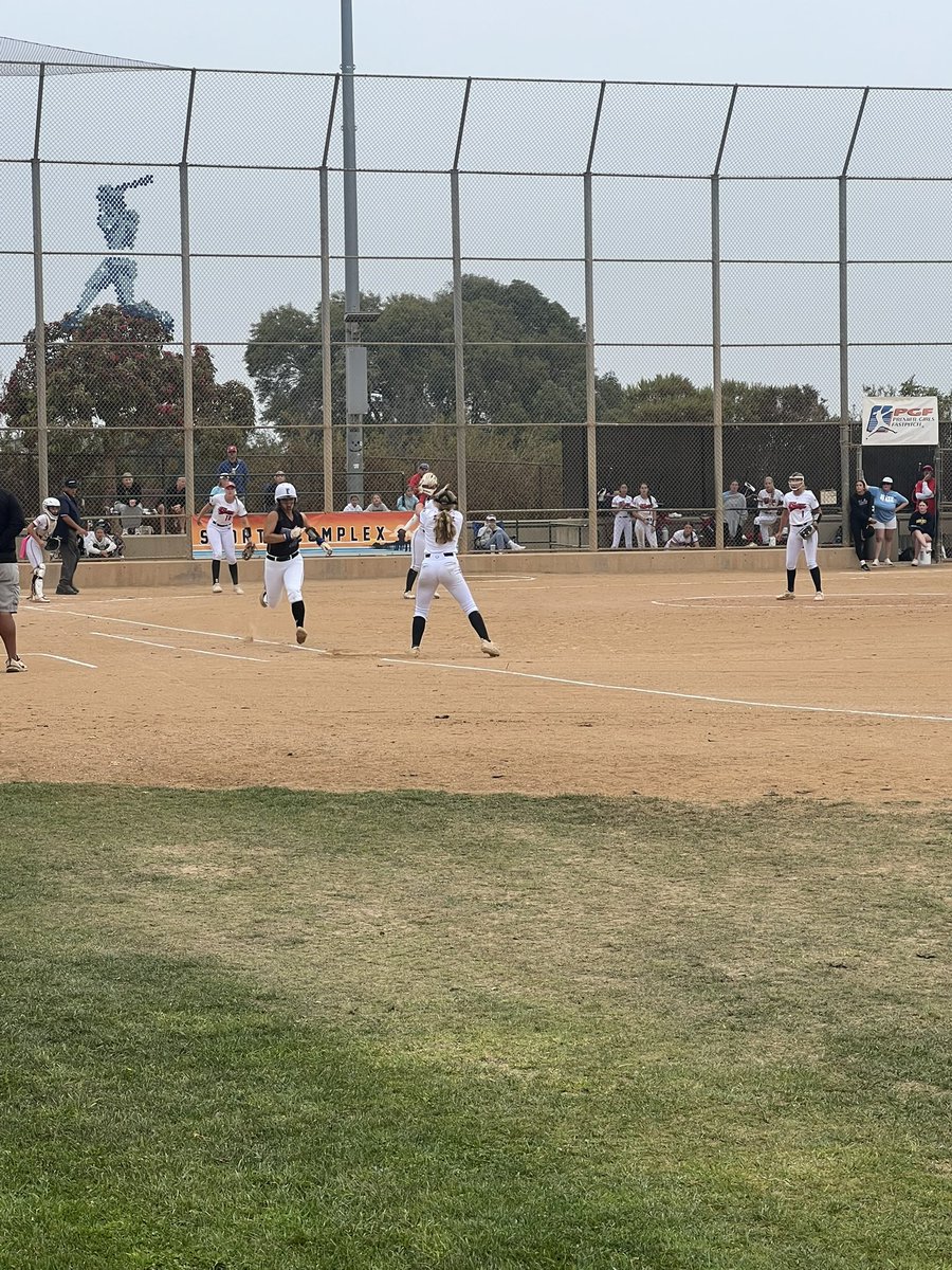 Bunt defense on point for <a href="/BlazeFastpitch/">Texas Blaze</a> United Cain 

<a href="/PrepSoftball/">Prep Softball 🥎</a> <a href="/KaylaLombardo11/">Kayla Lombardo</a>
