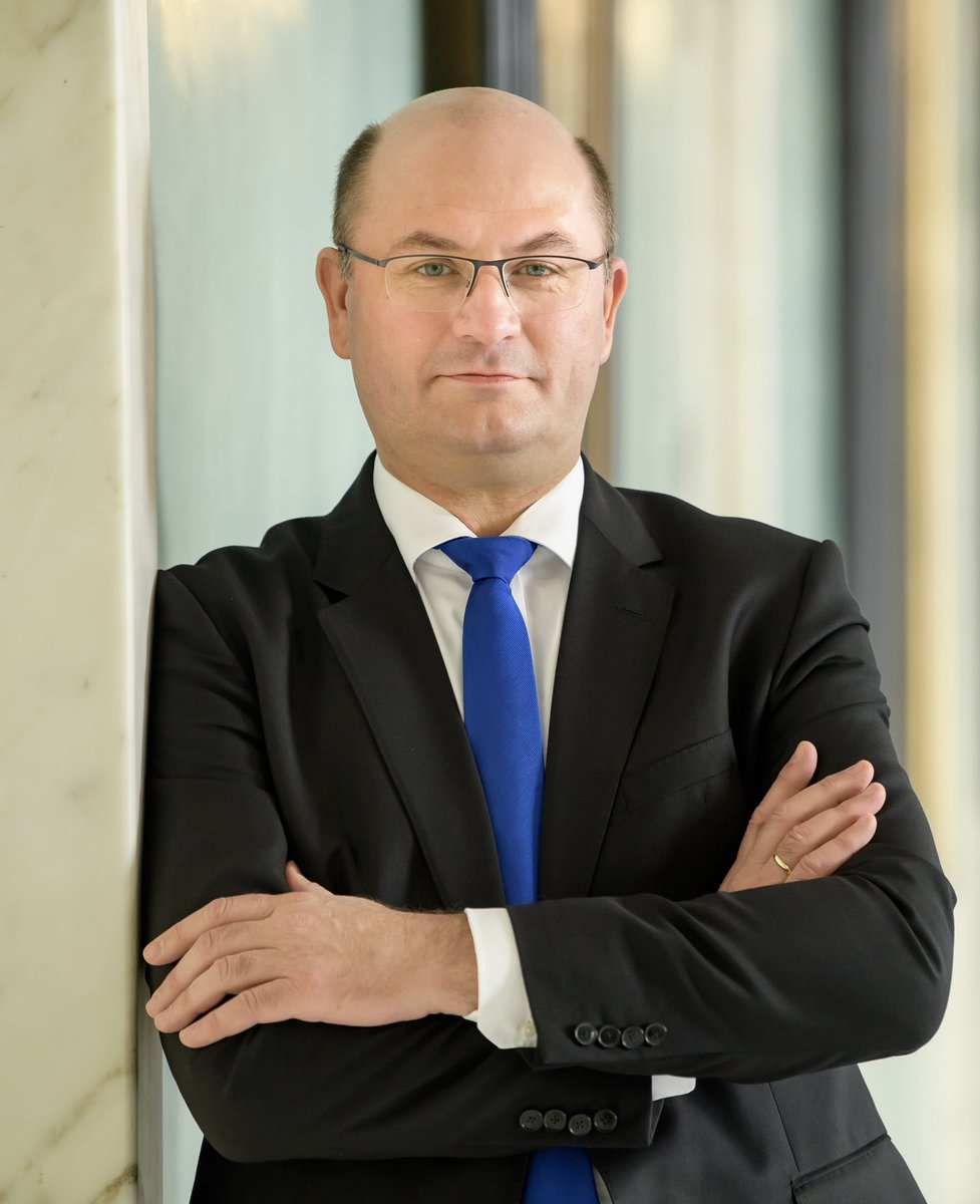 Finanz- und Heimatministerium Bayern (@finanzen_bayern) on Twitter photo Bayerns Finanzminister <a href="/AFueracker/">Albert Füracker, MdL</a> zum Kommunalen #Finanzreport 2025 der Bertelsmann Stiftung:
„Bayerns Kommunen sind bundesweit Spitze beim Investieren, haben aber massive Herausforderungen im Verwaltungshaushalt. Insbesondere im Sozialbereich müssen sie die Gesetze der Bayerns Finanzminister <a href="/AFueracker/">Albert Füracker, MdL</a> zum Kommunalen #Finanzreport 2025 der Bertelsmann Stiftung:
„Bayerns Kommunen sind bundesweit Spitze beim Investieren, haben aber massive Herausforderungen im Verwaltungshaushalt. Insbesondere im Sozialbereich müssen sie die Gesetze der