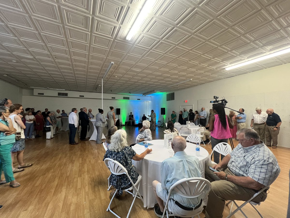 It was so great to see a room full of people at <a href="/HouseofHopePD/">House of Hope of the Pee Dee</a> Blessing of the Building in Hartsville last night. Their willingness to stand in the gap in Hartsville is incredible and I can’t wait to see the ways they will bless this community. 💚