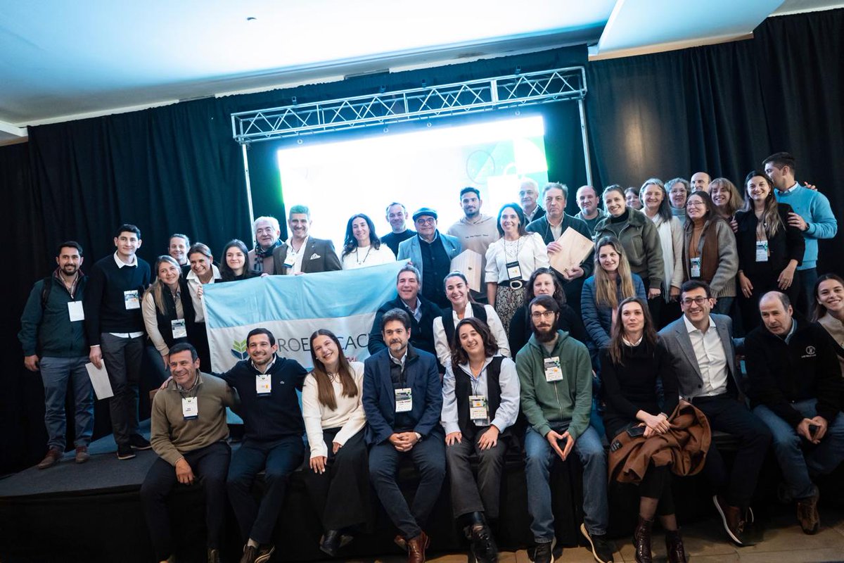 Mariano Galíndez (@galindezm3) on Twitter photo Unos grosos los organizadores. Felicitaciones a <a href="/AgroEducacion/">AgroEducación</a> por el congreso de Agronegocios que armaron en Sinsacate (Córdoba). Estrategia, análisis y networking a sala llena. Hay talento y esfuerzo. Unos grosos los organizadores. Felicitaciones a <a href="/AgroEducacion/">AgroEducación</a> por el congreso de Agronegocios que armaron en Sinsacate (Córdoba). Estrategia, análisis y networking a sala llena. Hay talento y esfuerzo.