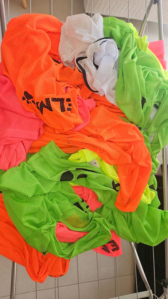 המאמן שלח לי לכבס את הגופיות של כל הקבוצה...
3 פעמים ובקבוק מרכך עד שהריח עבר