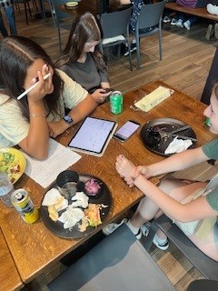 BUStatistics's tweet photo. The Study Abroad 2381 Intro to Statistical Methods class as they do some work in the Harry Potter Cafe before gong in to the museum. @baylorgraduate https://t.co/CtvSh8bBK3