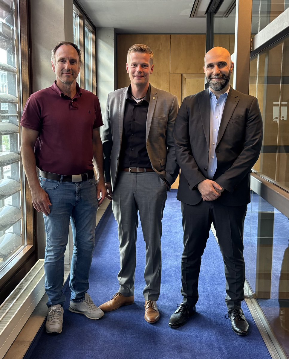 Manuel Ostermann (@m_ostermann) on Twitter photo Was machen <a href="/AhmadMansour__/">Ahmad Mansour 🎗️</a>, <a href="/oliverreporter/">oliver mayer-rüth</a> & ich beim ARD Hauptstadtstudio?
Die Auflösung gibt es in ca. 14 Tagen im
Podcast „Kaffee, extra schwarz“.
Danke für das grandiose Gespräch.
ardaudiothek.de/sendung/kaffee… Was machen <a href="/AhmadMansour__/">Ahmad Mansour 🎗️</a>, <a href="/oliverreporter/">oliver mayer-rüth</a> & ich beim ARD Hauptstadtstudio?
Die Auflösung gibt es in ca. 14 Tagen im
Podcast „Kaffee, extra schwarz“.
Danke für das grandiose Gespräch.
ardaudiothek.de/sendung/kaffee…