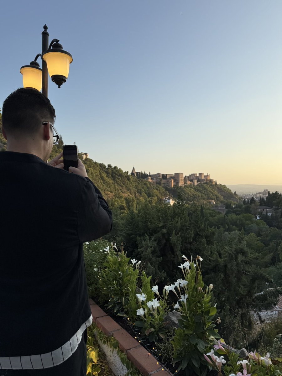 Ayer se entregaron los #PremiosPrestigioTurístico de Granada… y wow con la localización