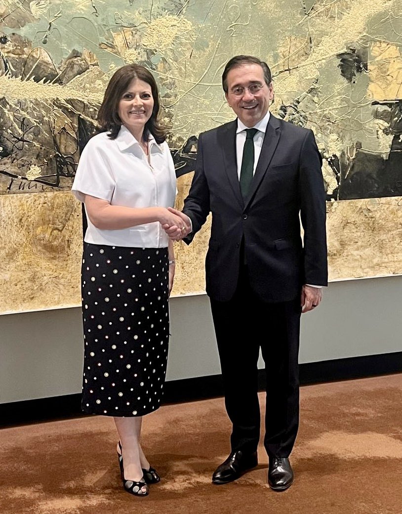 Imma Tor Faus (@immatorfaus) on Twitter photo En marge de la conferència sobre Palestina a l’ONU, he pogut mantenir una cordial trobada amb el meu homòleg d’Espanya per tractar de la situació a l’Orient Mitjà i de diversos temes transfronterers, bilaterals i europeus d’interès comú. Gracias <a href="/jmalbares/">José Manuel Albares</a> <a href="/DescarregaEva/">Eva Descarrega</a> En marge de la conferència sobre Palestina a l’ONU, he pogut mantenir una cordial trobada amb el meu homòleg d’Espanya per tractar de la situació a l’Orient Mitjà i de diversos temes transfronterers, bilaterals i europeus d’interès comú. Gracias <a href="/jmalbares/">José Manuel Albares</a> <a href="/DescarregaEva/">Eva Descarrega</a>