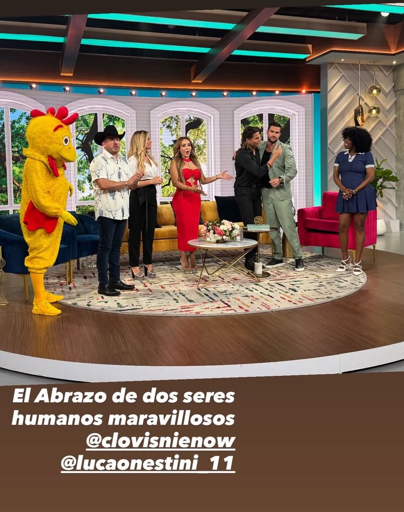 karinasadl16's tweet photo. Esta foto me tiene … 🙃🤣😍😇 #lucaone30JL #LCDLFAllStars https://t.co/AGBI1JBzZH
