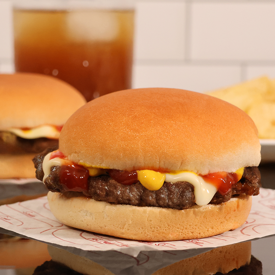 Busy days call for easy lunches, and Stewart's Shops has you covered! Pop in and snag two classic cheeseburgers for just $6, all day every day! 🍔🍔