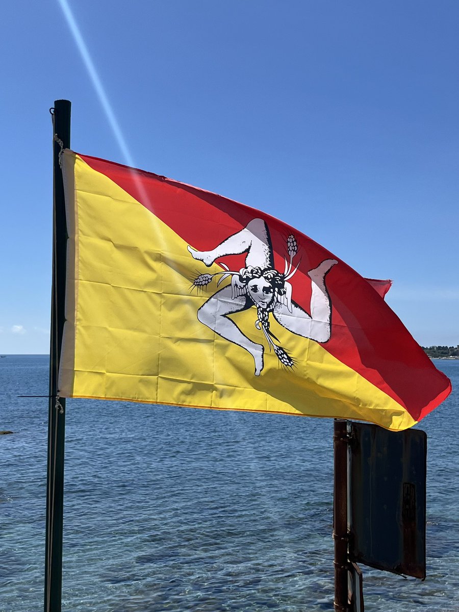One the most of popular questions that I get asked when we are in #Sicily is "What is the meaning behind the emblem of the Sicilian Flag called the Trinacria?" 💛❤️

Discover the Myths and Legends in my post THE TRINACARIA AND HOW SICILY WAS BORN whitealmond-privatesicily.blogspot.com/2019/04/the-tr…