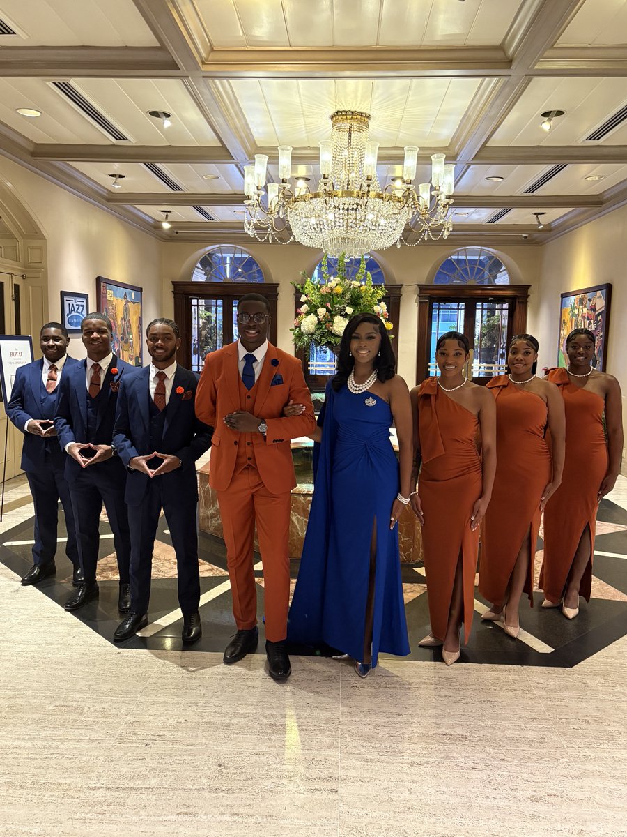 MorganStateU's tweet image. Morgan’s Royal Court showed up and showed out in New Orleans for the 23rd Annual HBCU Kings &amp;amp; Queens Conference! 👑💙🧡
Leadership. Confidence. Class. 🐻

#HBCUKingsAndQueens #HBCUPride #RoyalCourt #StudentLeadership #BearRoyalty
