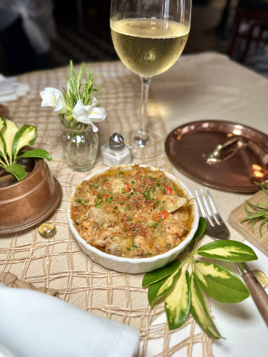 AntoinesNOLA's tweet photo. Our #Crawfish &amp; Artichoke #Gratinée is not to be missed!

#Louisianacrawfish, #artichoke hearts, #Gruyere, roasted red peppers and Antoine's Sauce Cardinal.

Available as part of our @visitneworleans #COOLinary experience.

#antoinesnola #antoines1840 #visitneworleans #brunch https://t.co/PxhpQ8jMH0