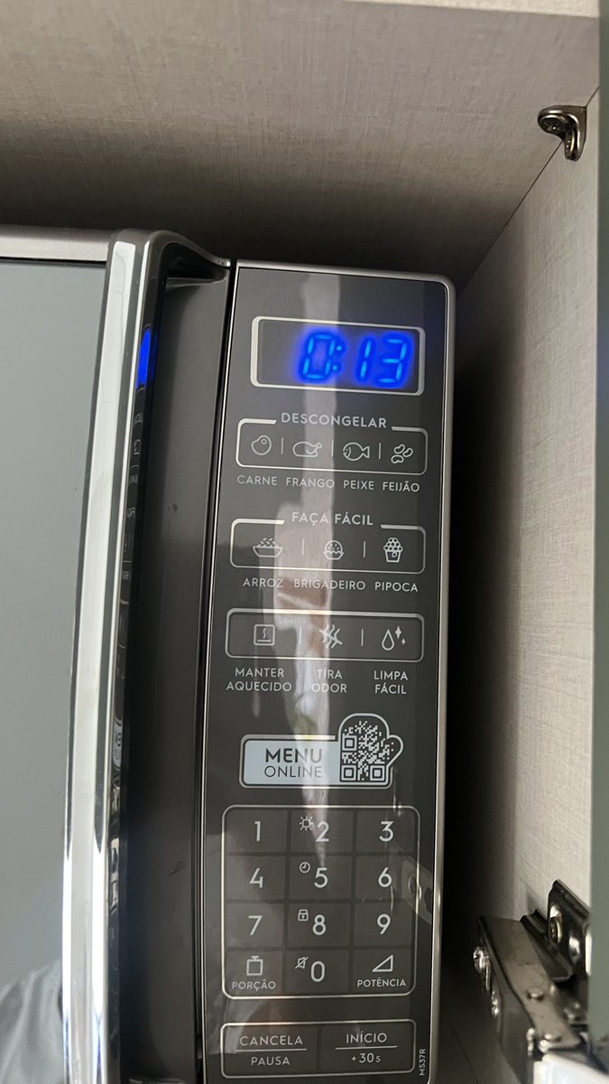 nao me aguentei… precisei ir até o microondas só pra ter onde apertar o 13