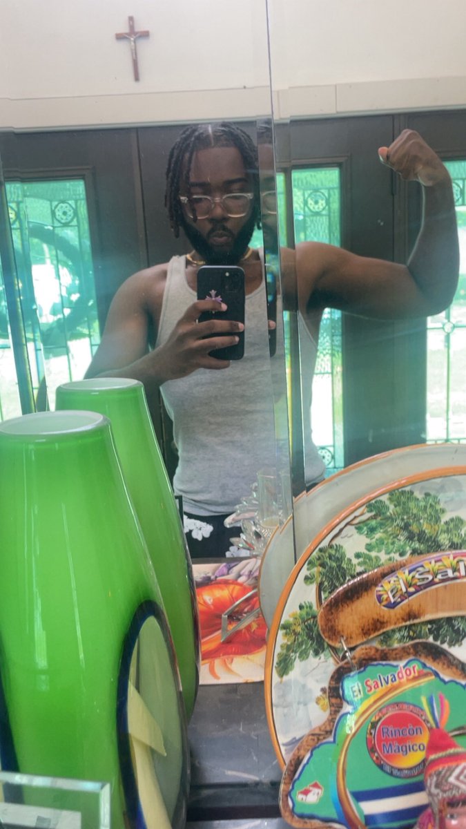 down 100lbs , 10 more then the cut is over 💪🏽