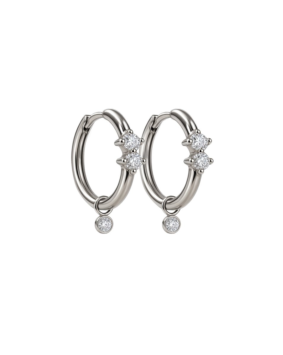 LenaJewellery's tweet image. Diamond hoops + charm drops = stack perfection.
Crafted in 18k solid white gold with ethically sourced diamonds. Wear solo or together.

🔗 lenacohen.co.uk/product/59549/

#LuxuryJewellery #EarStack #18kGold #DiamondHoops #LenaCohen