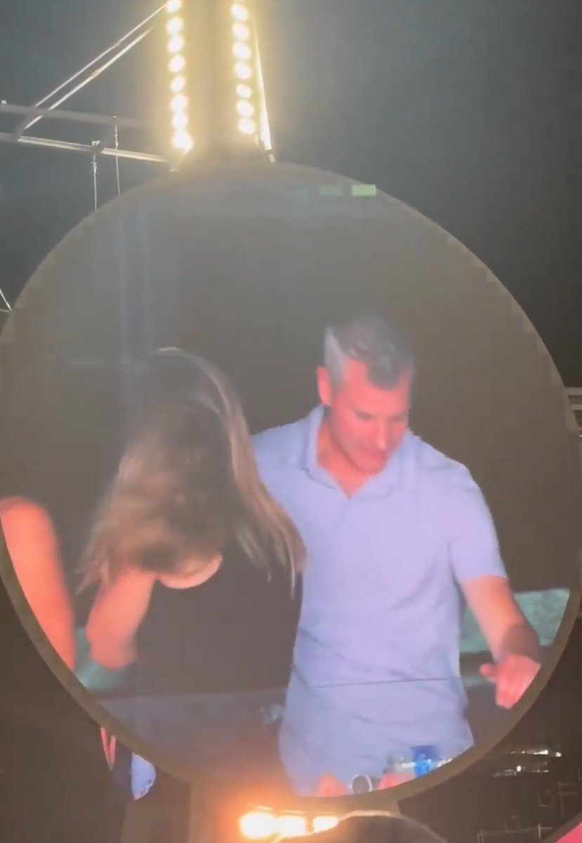 Ronmor73's tweet photo. How about we cancel cameras at events?🥹 relationships are perishing🤣 https://t.co/QhzgsOEofV