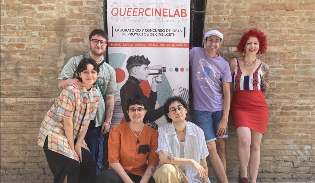 🎬🏳️‍🌈🏳️‍⚧️ QueerCineLab promueve a cineastas y creadorxs de contenidos LGTBIQ+ con talleres, mentorías, charlas, reuniones one-to-one e incentivos económicos. 

¿Te gustaría presentar tu proyecto en la próxima edición? ¡Ya puedes! 

💜  Con <a href="/FTriangulo/">Fundación Triángulo</a>

🔗 queercinelab.es/wp-content/upl…