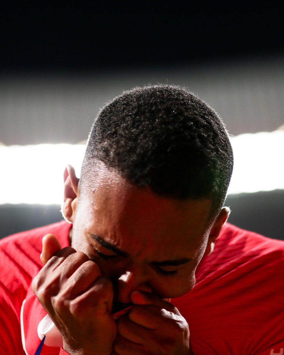 ❤️‍🩹 Mensagem de despedida de Samuel Lino ao Atlético de Madrid: 

"Amigos, hoje estou aqui para agradecer; a todos que fizeram destes dois últimos anos os mais lindos da minha vida, que me ajudaram a me tornar o jogador que sou hoje. Saio feliz depois de vestir a camisa
