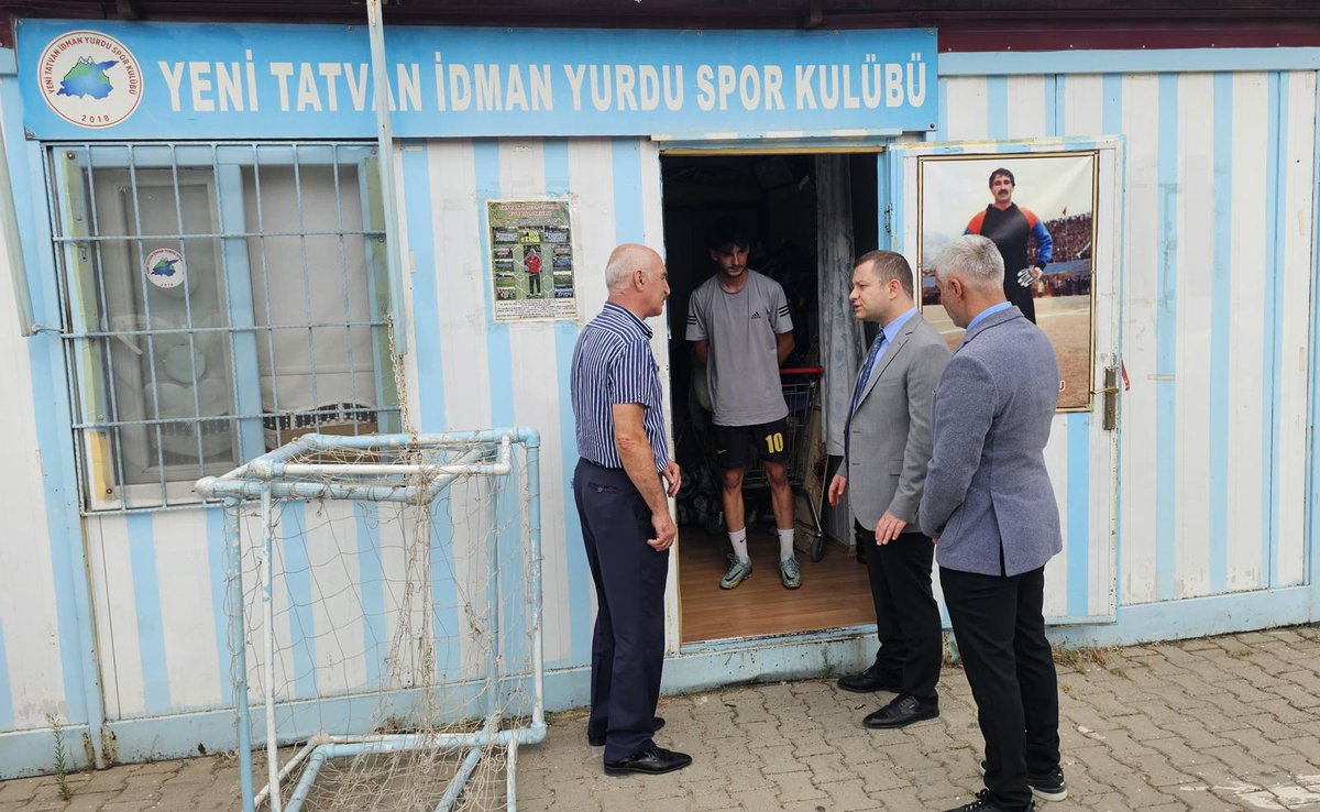 İlçe Kaymakamımız Sayın <a href="/yigitydemirer/">Yiğit Yaşar Demirer</a>, Gençlik ve Spor İlçe Müdürlüğü'nü ziyaret etti. 

Gençlik ve Spor İlçe Müdürlüğü'nü ziyaret eden Kaymakamımız Sayın <a href="/yigitydemirer/">Yiğit Yaşar Demirer</a>, İlçe Müdürü Murat Ak'tan kurumun çalışmaları hakkında bilgi aldı.