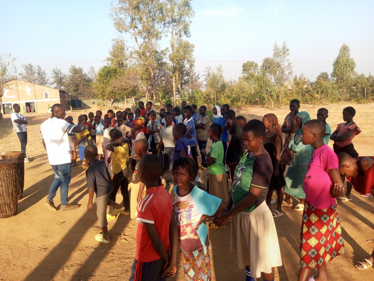 GashoraYouthCouncil (@gashoranyc) on Twitter photo Mu murenge wa #Gashora urubyiruko rwitabiriye gahunda y'intore mu Biruhuko aho Rwaganirijwe indangagaciro zigomba kuranga umunyarwanda.
<a href="/bugeserayouth/">๐๐๐ด๐ฒ๐๐ฒ๐ฟ๐ฎ ๐ฌ๐ผ๐๐๐ต ๐๐ผ๐๐ป๐ฐ๐ถ๐น</a>
<a href="/BugeseraDistr/">Bugesera District</a> Mu murenge wa #Gashora urubyiruko rwitabiriye gahunda y'intore mu Biruhuko aho Rwaganirijwe indangagaciro zigomba kuranga umunyarwanda.
<a href="/bugeserayouth/">๐๐๐ด๐ฒ๐๐ฒ๐ฟ๐ฎ ๐ฌ๐ผ๐๐๐ต ๐๐ผ๐๐ป๐ฐ๐ถ๐น</a>
<a href="/BugeseraDistr/">Bugesera District</a>