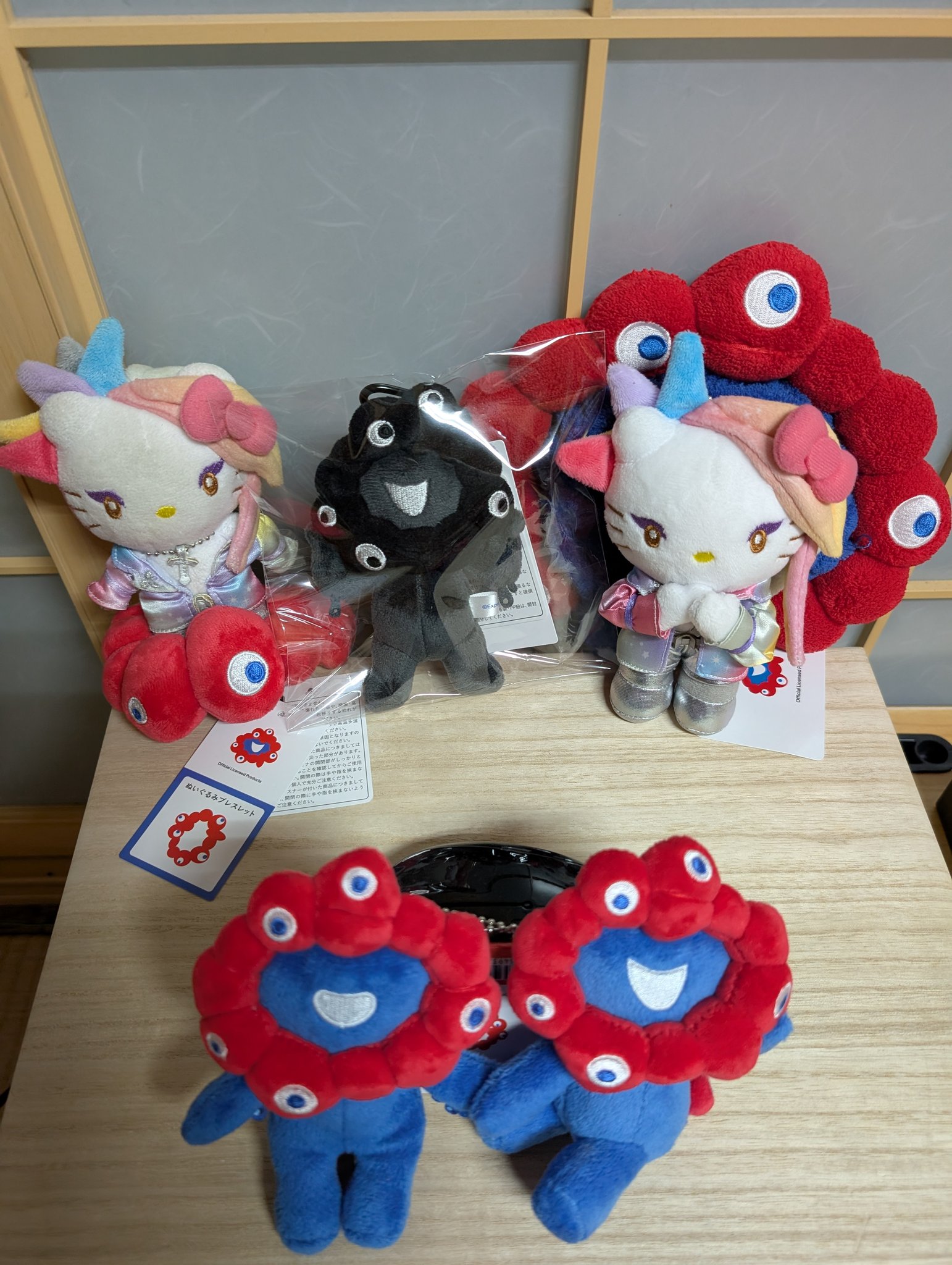 ミャクミャクぬいぐるみブレスレットセット ミャクミャクぬいぐるみブレスレット マスコットセット - メルカリ