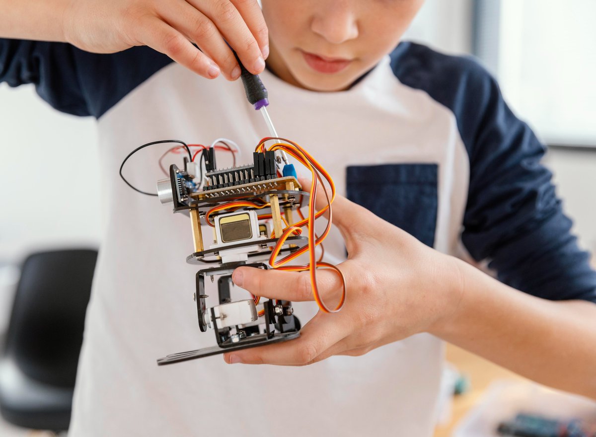 🌟Sparking creativity &amp; #DigitalSkills. STEAM learning lights up summer in #Montenegro🇲🇪

During engaging and immersive camps, 80 students explored robotics, #MIL &amp; #STEAM, driving innovation in #DigitalEducation! 🚀

➡️unes.co/l4i4xb
<a href="/UNESCO/">UNESCO 🏛️ #Education #Sciences #Culture 🇺🇳</a> <a href="/UNICEF/">UNICEF</a> <a href="/ilo/">International Labour Organization</a> <a href="/ProsvjetaCG/">Ministarstvo prosvjete, nauke i inovacija</a>