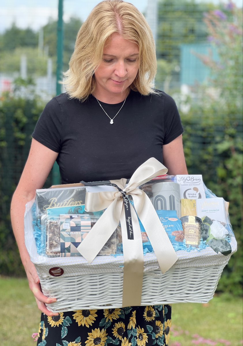 Today's Gift Basket Of The Day is the ''Thinking Of You Gift Basket" 💕

ow.ly/AYS650Wwb0m

Follow &amp; RT to enter #prize draw to #win a Gift Basket. 

More info via our blog. 

#dailydispatch #gifts #competition #giftbasketsrule #sympathygifts #bereavementgifts