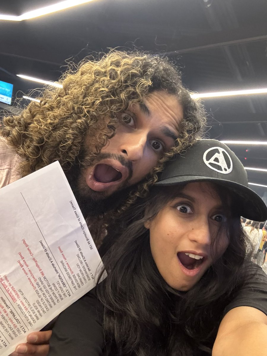 lpsavesusall's tweet image. Look! Randomly bumped into a really cute group of people, aka the best best best team that does all the magic behind the scenes! That shoutout was so very well deserved, @LPLive ❤️❤️