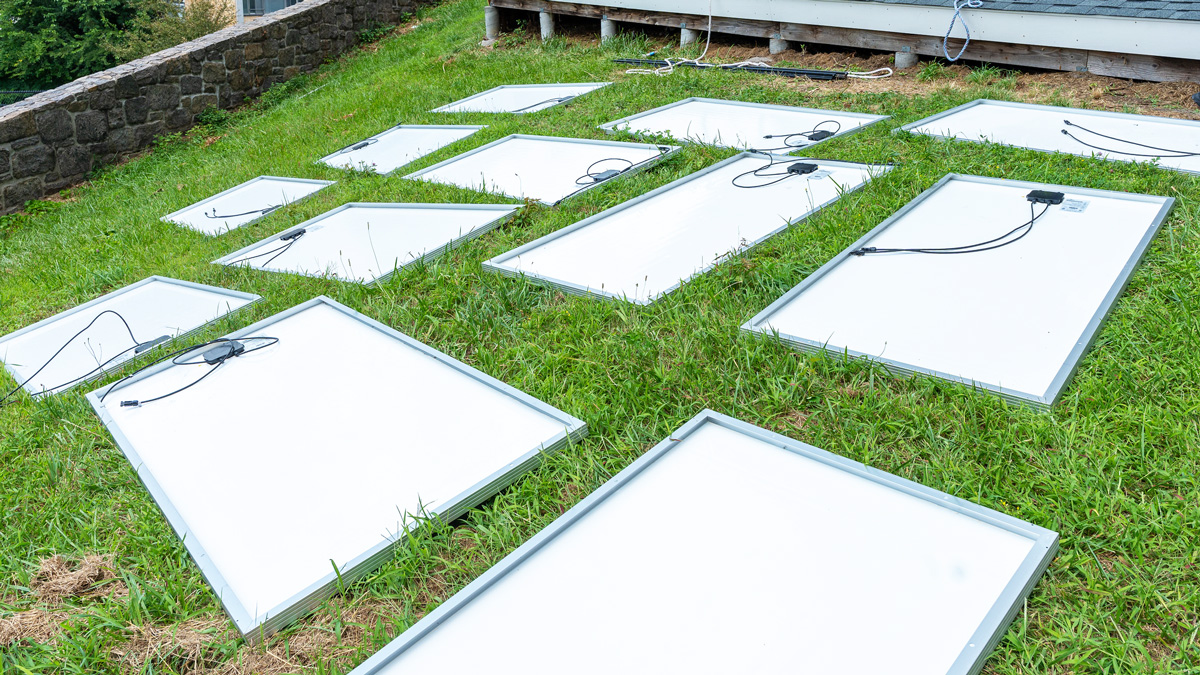 BCCcuny's tweet image. 🌞Bronx residents install solar panels on demonstration rooftop at BCC in 4-week solar power training, thanks to the Green Action Challenge Grant generously funded by @NYPAenergy &amp;amp; sponsored by #BronxEconomicDevelopmentCorporation. ⚡️

#bcccuny #bccpride #SolarPower @CUNY