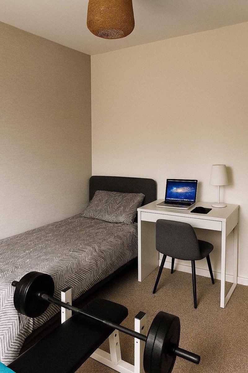 Man to man: There has to be a time in your life where you have.

- No girlfriend
- No side Chics
- Few friends

Just you and your grind.

THIS ROOM IS ENOUGH TO START WITH ❤️
