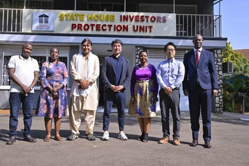Stephen Christian Kaheru (@kugonzakaheru) on Twitter photo This afternoon, <a href="/edthnaka/">Col Edith Nakalema</a> met CEO Yoshino Motors, Mr. Shamsake Nakamishi, Director Kotaro Kake & MD Ali Abbas of Yoshino Trading.
Yoshino Motors started selling & leasing trucks in 1959 and was <a href="/ShieldInvestors/">State House Investors Protection Unit</a> to discuss prospects of expanding to Uganda. #EmpoweringInvestors This afternoon, <a href="/edthnaka/">Col Edith Nakalema</a> met CEO Yoshino Motors, Mr. Shamsake Nakamishi, Director Kotaro Kake & MD Ali Abbas of Yoshino Trading.
Yoshino Motors started selling & leasing trucks in 1959 and was <a href="/ShieldInvestors/">State House Investors Protection Unit</a> to discuss prospects of expanding to Uganda. #EmpoweringInvestors