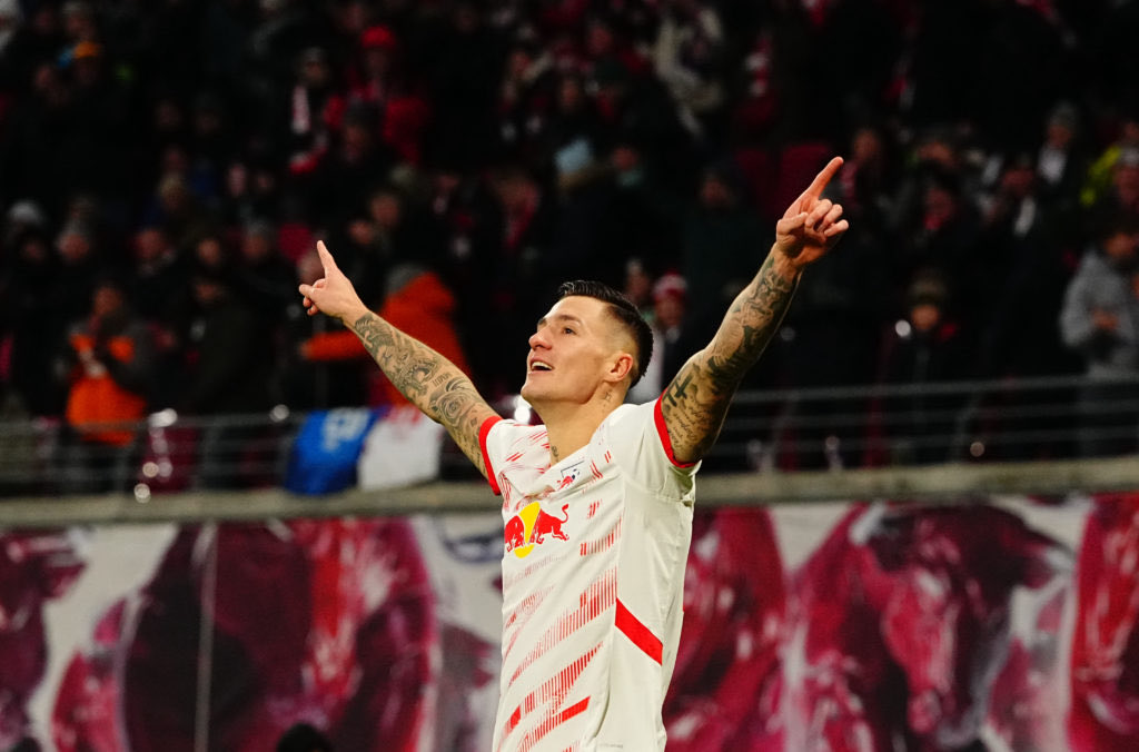 🚨🚨🚨

BREAKING:

Manchester United have agreed personal terms with Benjamin Šeško (22) 🇸🇮 on a 5-year deal worth £150k per week.

#MUFC 🔴