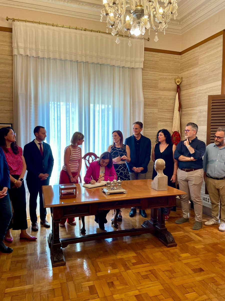 ERCReus (@ercreus) on Twitter photo Visita institucional de la consellera de Territori, Habitatge i Transició Ecològica, Sílvia Paneque.
Hi assisteixen, en representació del nostre grup municipal, <a href="/nllaurado/">Noemí Llauradó Sans</a>, <a href="/daresa72/">Dani Recasens</a> i <a href="/mberasateguic/">Marina Berasategui Canals</a>. Visita institucional de la consellera de Territori, Habitatge i Transició Ecològica, Sílvia Paneque.
Hi assisteixen, en representació del nostre grup municipal, <a href="/nllaurado/">Noemí Llauradó Sans</a>, <a href="/daresa72/">Dani Recasens</a> i <a href="/mberasateguic/">Marina Berasategui Canals</a>.