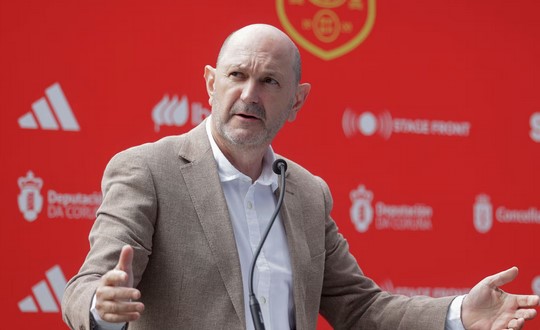 🏑 Rafa Louzan le pega a todos los palos
👏 Primera vez que se recuerde que el presidente de la <a href="/rfef/">RFEF</a> se reúne con una comisión de clubes bases de futsal

➡️ futsalsur.com/2025/07/30/la-…