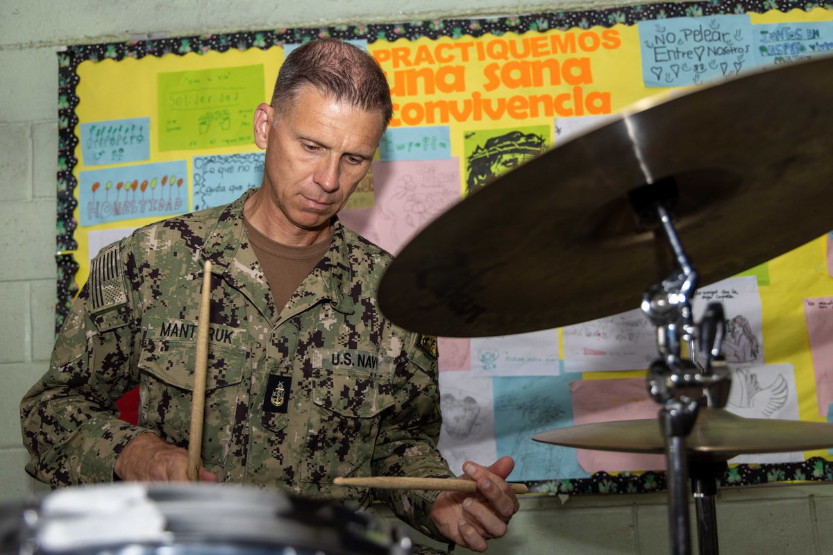 NAVSOUS4THFLT's tweet photo. The U.S. Fleet Forces Band tours Costa Rica! ๐ถ๐จ๐ท
U.S. Navy's band โUncharted Watersโ performs at Technical Professional High School of Limรณn in Limรณn, Costa Rica and puts on a show in Matina, Costa for the locals during #ContinuingPromise 2025. ๐บ๐ท
#CP25, the 16th mission to the region since 2007 and the eighth aboard Comfort, aims to foster goodwill, strengthen existing partnerships with partner nations, and encourage the establishment of new partnerships among countries, non-federal entities, and international organizations. ๐ค๐
๐ธ: MC2 Paul
๐ธ: Cpl. Hunter
#StrongerTogether #USNSComfort #Partnership #PromesaDuradera #EstamosUnidos