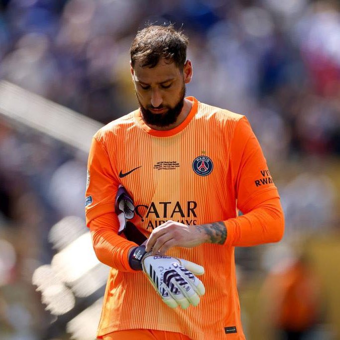 Galatasaray taraftarı: "Sonraki transfer Donnarumma mı?"

George Gardi: "Deniyoruz."