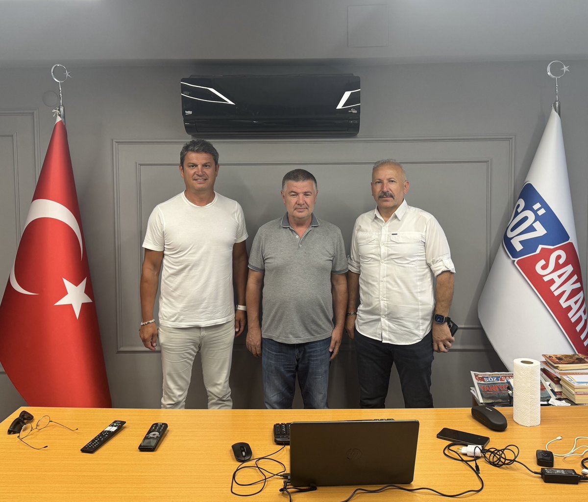 Sakarya Gazeteciler Cemiyeti Başkanı, Söz Sakarya ve T54 Genel Yayın Yönetmeni Sayın Sezai Matur’u, ASKF Başkan Vekili, İş insanı Sayın Necmettin Koçak ile birlikte yeni yerinde ziyaret ettik.

Ziyaret sırasında bir konuda fikrini de aldığım, görüş ve düşüncelerine her zaman