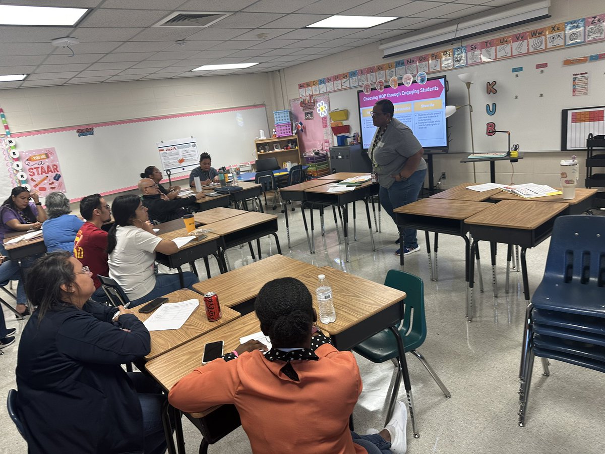 BlackES_AISD's tweet image. Teachers were all in during our TLAC-DSD active observation! Engaged in learning and asking great questions to deepen their understanding. #TeachingAndLearning #TLAC #GritToGreat @nparedes2000 @A_Hart73 @AldineISD @maty_orozco #Aldineimpact