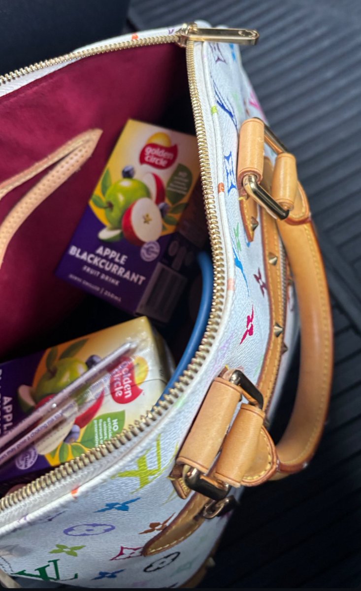 IGGYAZALEA's tweet image. Always keep that thang on me 💅😭