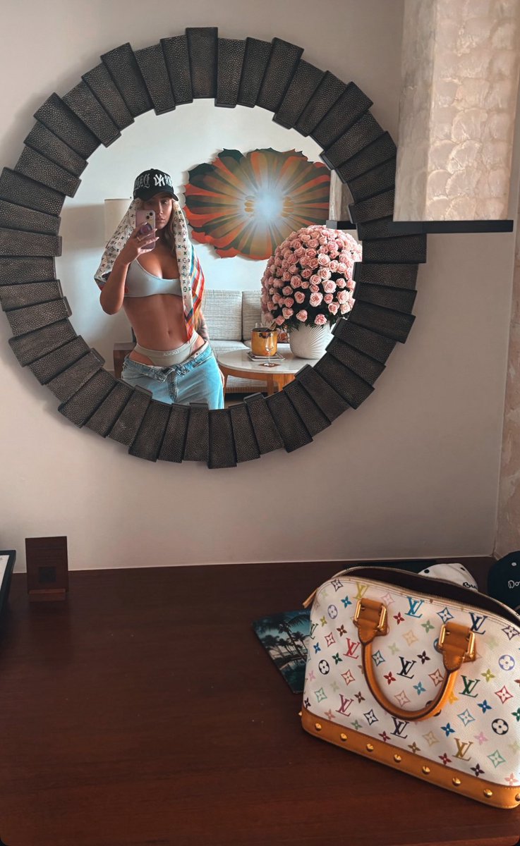 IGGYAZALEA's tweet image. Always keep that thang on me 💅😭