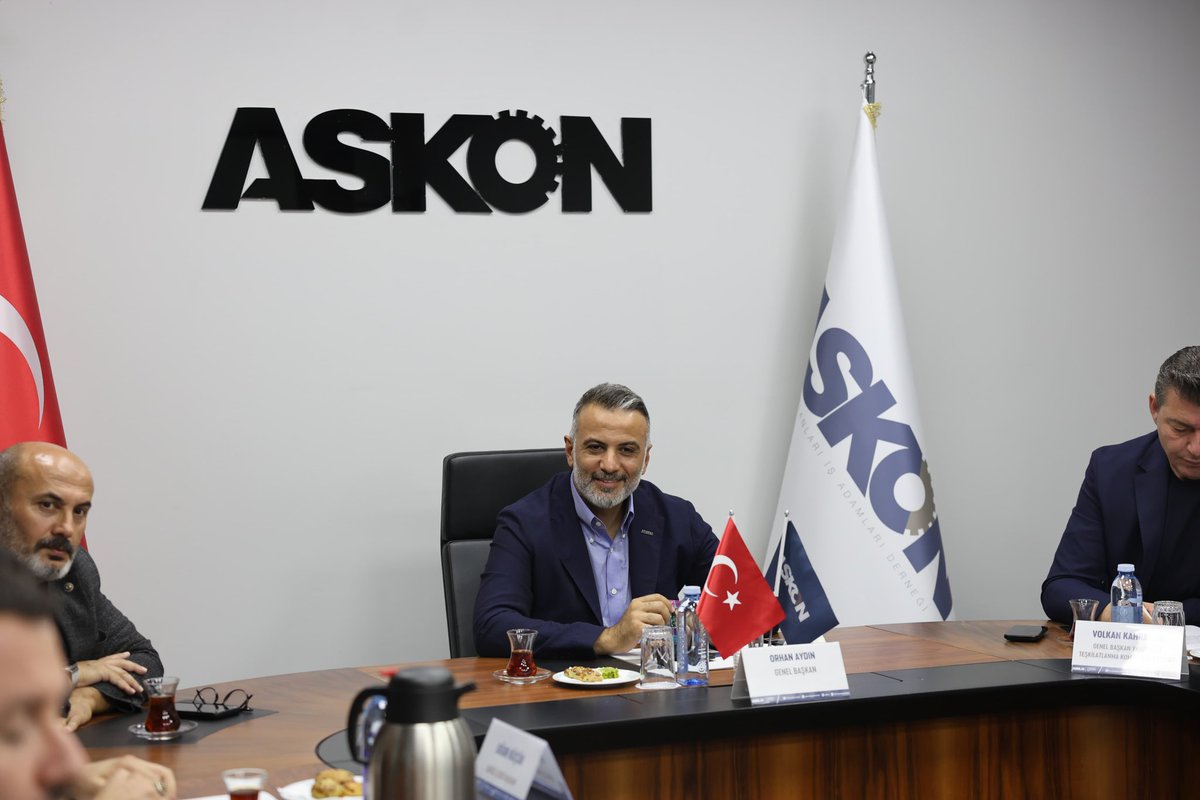 Şube Başkanımız Uğur Küçük ve yönetim kurulu üyelerimiz genel merkezimizde Genel Başkanımız Sn.Orhan Aydın’ı ziyaret etti.