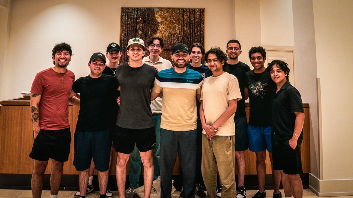 Clover Labs is the fastest growing startup in Canada ever.

$0 -&gt; $1M ARR (annual revenue run rate) in just 42 days

1/ Here's how we did it: