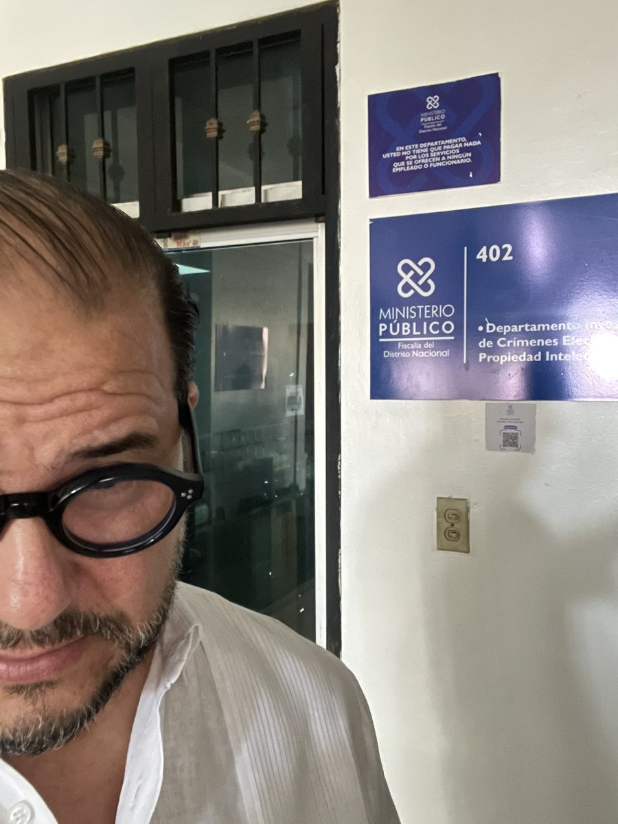 Aquiles Jimenez (@aquilesjimenez) on Twitter photo El día de hoy, como en cada ocasión que se me ha requerido, asistí a la Fiscalía del Distrito Nacional <a href="/Fiscaliadel_DN/">Fiscalía del Distrito Nacional</a> a la cita correspondiente a la joven Milagros De Camps.
Siempre he creído que cuando uno no tiene nada que esconder, no hay motivo para evadir la justicia. El día de hoy, como en cada ocasión que se me ha requerido, asistí a la Fiscalía del Distrito Nacional <a href="/Fiscaliadel_DN/">Fiscalía del Distrito Nacional</a> a la cita correspondiente a la joven Milagros De Camps.
Siempre he creído que cuando uno no tiene nada que esconder, no hay motivo para evadir la justicia.