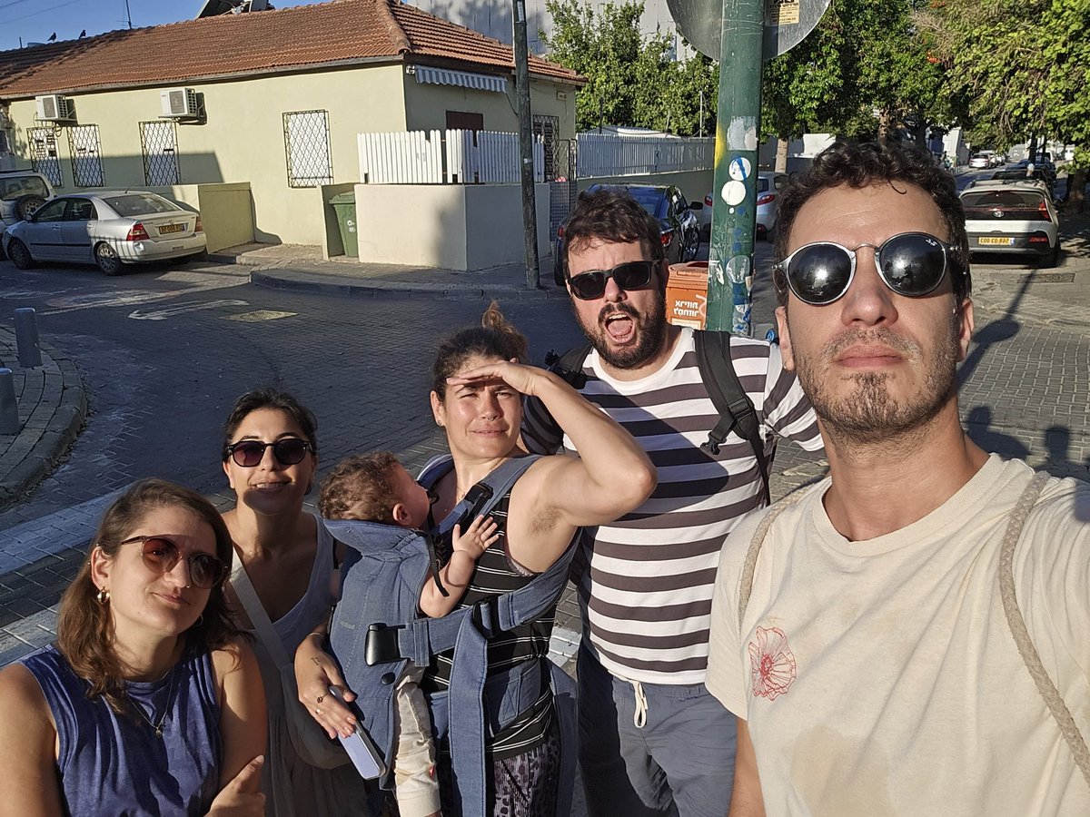 כבר הרבה זמן שתושבות ותושבים בשפירא דורשים מהעירייה להתייחס למחסור בצל בשכונה. הם באים לוועדות איכות הסביבה, מציגות רעיונות, מחתימים תושבים ומזהים את הנקודות הכי חמות ובלתי נסבלות בקיץ. היום הגענו לסייר איתם בשמש. היה חם. וזו לא רק שפירא. דרום העיר נואש לצל.  ועכשיו, לא עוד עשור.