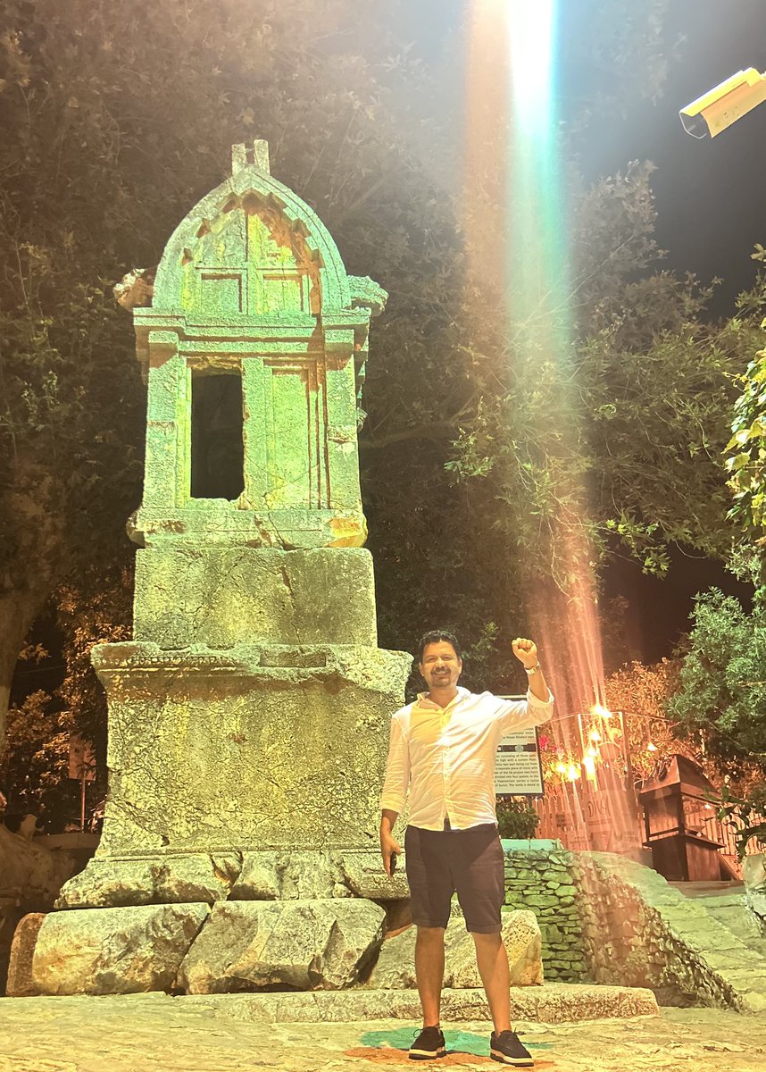 “Gölgelerin gücü adına!”

Karanlıklar içinden doğan ışık gibi…

Gücümüz; inancımızda, umudumuzda, birlikteliğimizde…

Umudu büyüten her yürekle, yarına daha güçlü yürüyoruz, yürüyeceğiz…

#GölgelerinGücüAdına #GüçBirlikte #BirlikZamanı #UmudaYürüyüş #UlaşAkbaş
