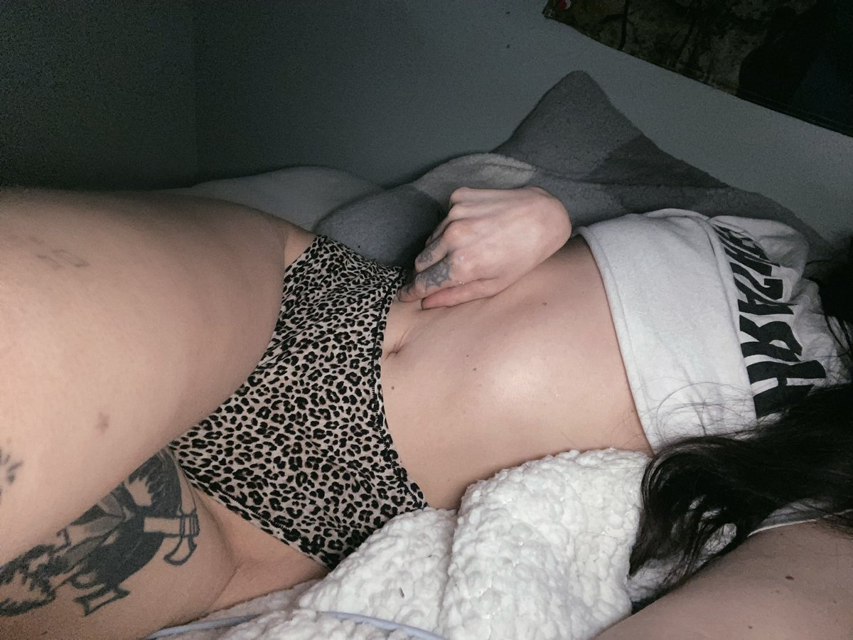 selling my dropbox for $45 first 10 
customs open starting at $40 
i’m in need of some coin so first come first serve but i’m not free long so hurry up 
$erinisthecoolest