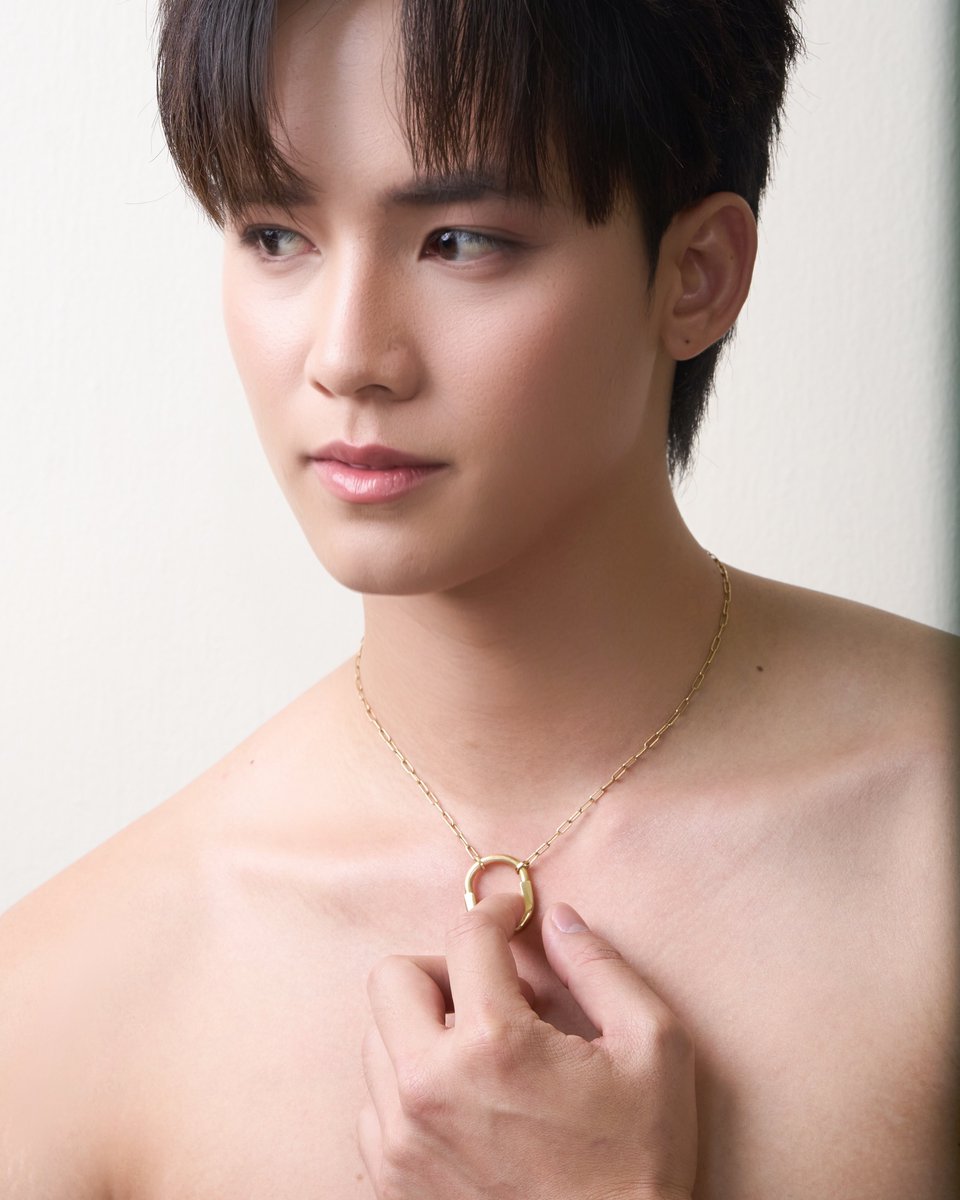 Tiffany Lock is an expression of love’s enduring protection. 🔒💚

#FlukePongsapat #ฟลุ๊คจ์พงศภัทร์
#TiffanyAndCo

สายตาทำงานหนักมาก 🥹