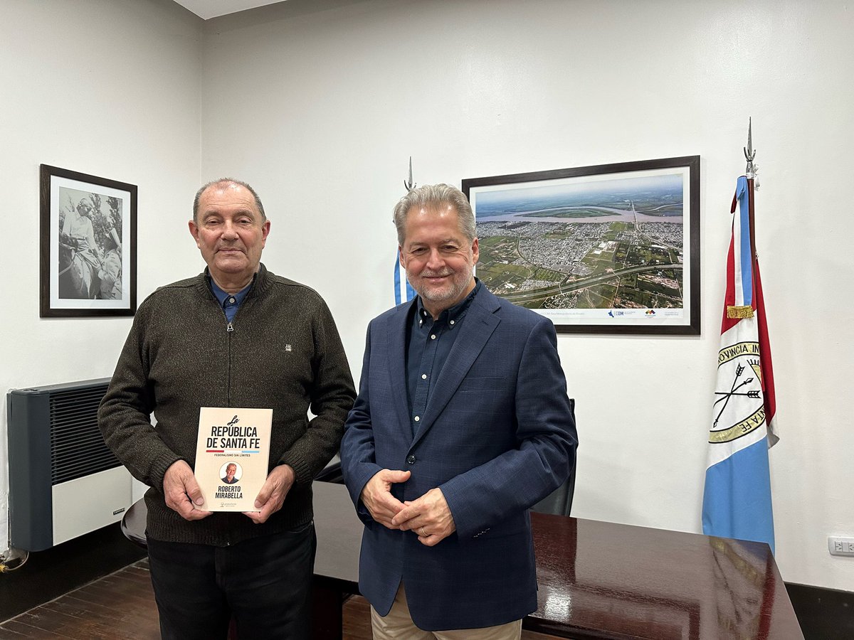 Roberto Mirabella (@mirabellarob) on Twitter photo Tuve el gusto de compartir un encuentro con <a href="/AdrianMaglia/">Adrian Maglia</a>, intendente de <a href="/MGBaigorria/">Granadero Baigorria</a>, una ciudad con fuerte identidad industrial a la vera del río Paraná, y aproveché la ocasión para obsequiarle mi libro La República de Santa Fe. Tuve el gusto de compartir un encuentro con <a href="/AdrianMaglia/">Adrian Maglia</a>, intendente de <a href="/MGBaigorria/">Granadero Baigorria</a>, una ciudad con fuerte identidad industrial a la vera del río Paraná, y aproveché la ocasión para obsequiarle mi libro La República de Santa Fe.