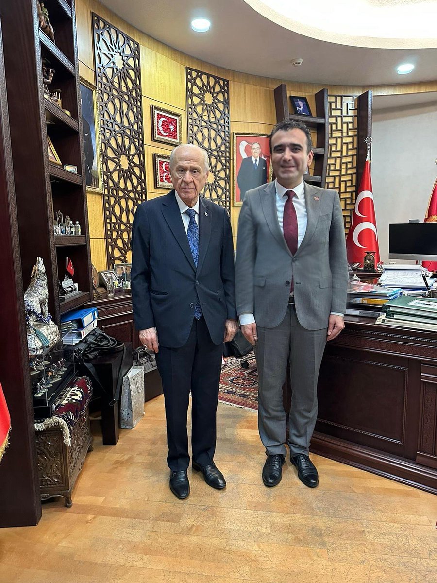 karaman_bel_tr's tweet photo. Belediye Başkanımız Sayın Savaş Kalaycı, Genel Başkanımız Sayın Devlet Bahçeli'yi bu yıl 7’ncisi düzenlenecek olan Uluslararası Karaman Türk Dünyası Şöleni 🇹🇷 hakkında bilgiler vererek şölenimize davet etti. 🎉

#TürkDünyasıŞöleni #KaramanBelediyesi #SavaşKalaycı #DevletBahçeli https://t.co/Io4VO9yfyv