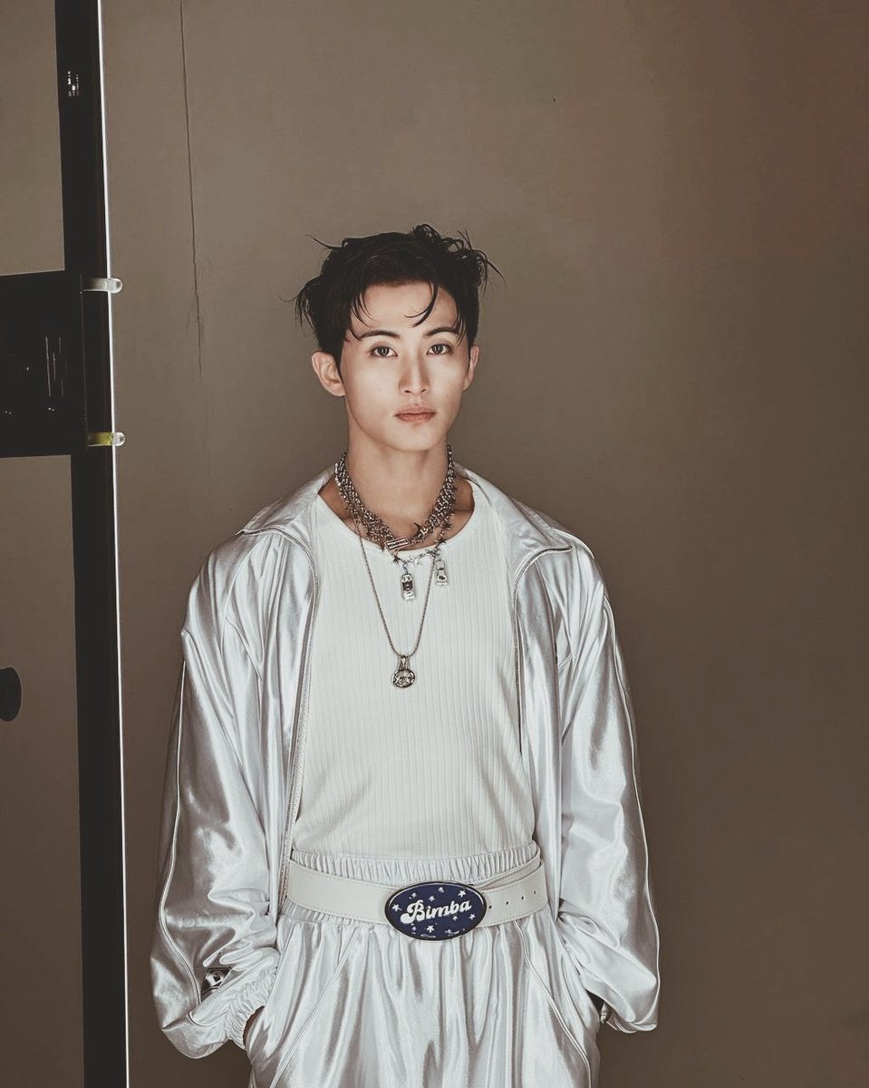 Marklde's tweet image. Nothing said. Everything felt. A gaze louder than any scream.