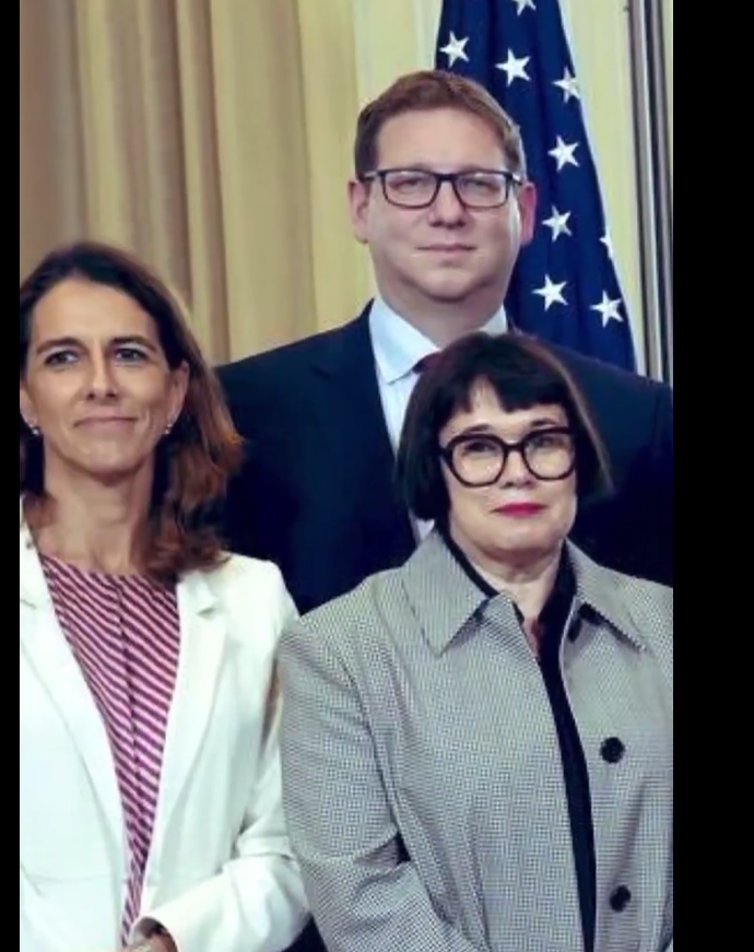 thecryptomandan's tweet photo. @JoeyMannarinoUS These clowns look like cartoons from Scooby Doo 🤣 https://t.co/dhoxUNPOBU