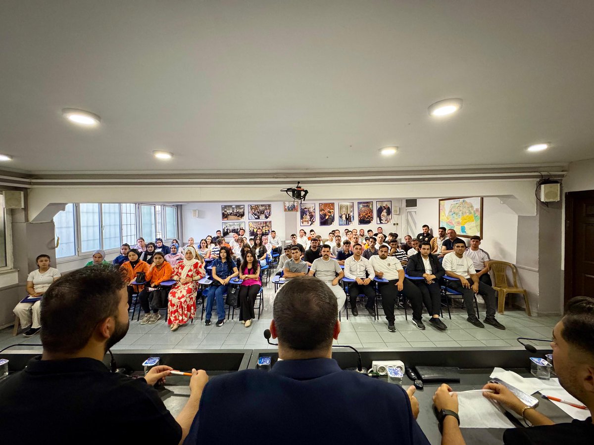 Gençlik, insanın içinde yanan bir kıvılcım değil; dünyayı değiştirme cesaretini içinde taşıyan bir alevdir. Enerjisiyle sadece kendi yolunu aydınlatmaz, başkalarına da umut olur. Gençliğin en büyük gücü, henüz yıpranmamış bir inanç ve sınır tanımayan bir hayaldir.

Haftalık